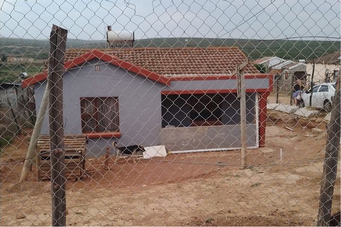 Bethelsdorp House For Sale: 2 Bedrooms, secure parking, near essential facilities.