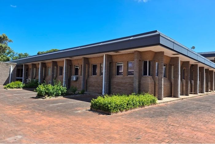 Office to Rent in Walmer: 440m², storage, kitchen, fibre internet, secure parking.