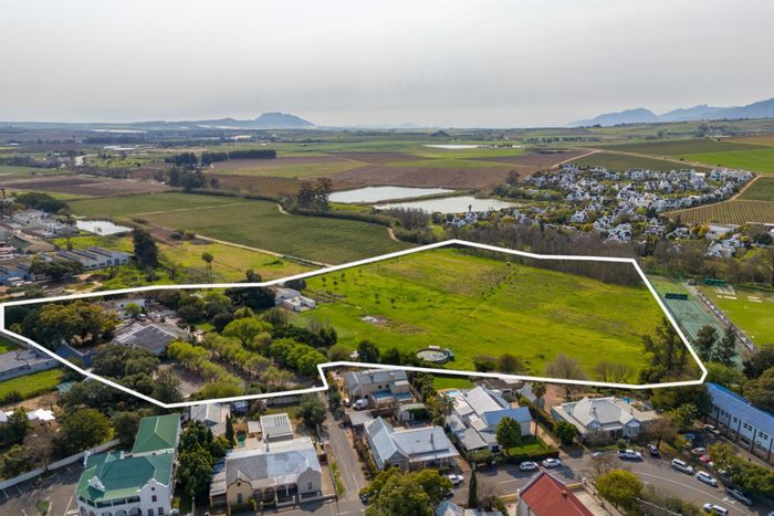 Wellington North Commercial Property For Sale: Versatile estate with multiple facilities and ample parking.