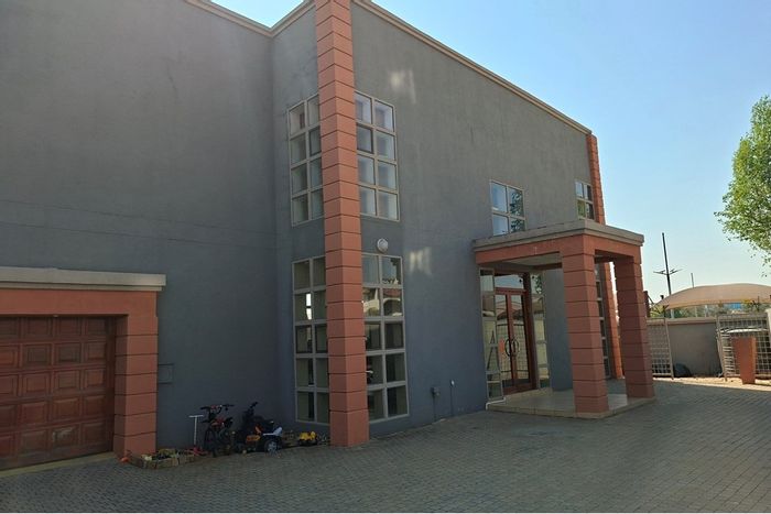 For Sale: House in Roylglen Gardens with pool, garage, and landscaped garden.