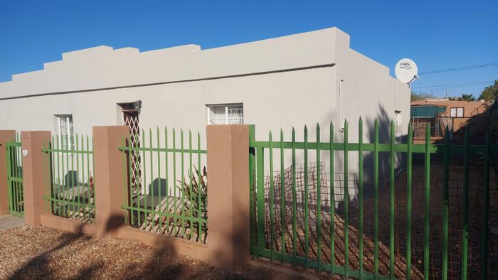 House for sale in Ladismith Central: Two bedrooms, garage, close to amenities.