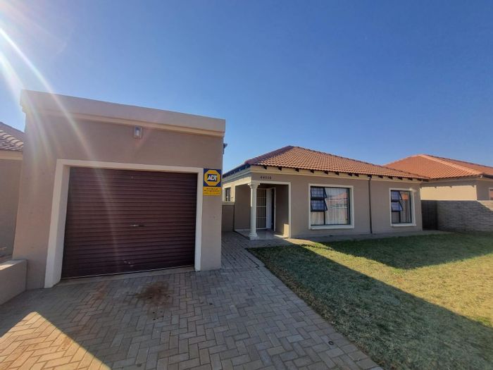 House for Sale in Kimdustria: 3 bedrooms, open-plan living, spacious yard, secure garage.