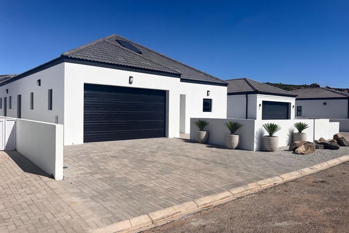 For Sale: House in Sandy Point with pool, garage, and beach access.