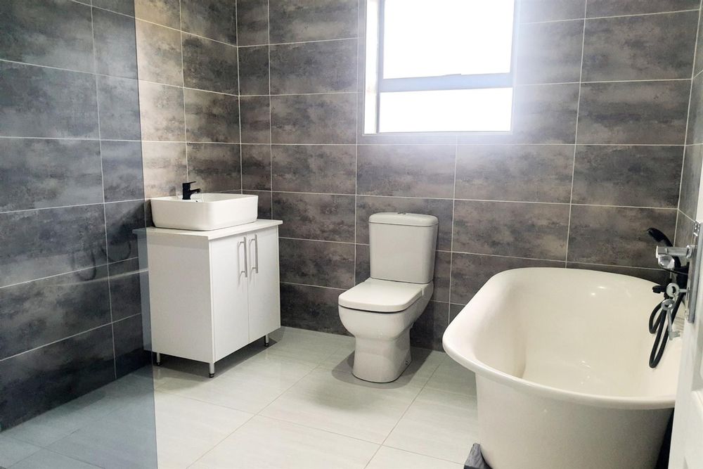 Shared Full Bathroom