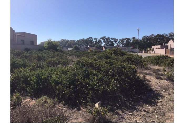 Vacant Land Residential For Sale in Bluewater Bay – No building time limit, close to amenities.