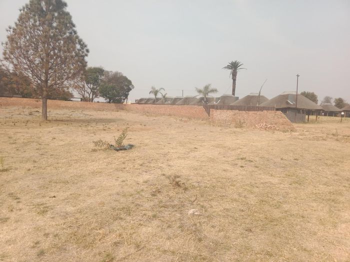 Vacant Land Residential To Rent in President Park - 2000 sqm for your vision.