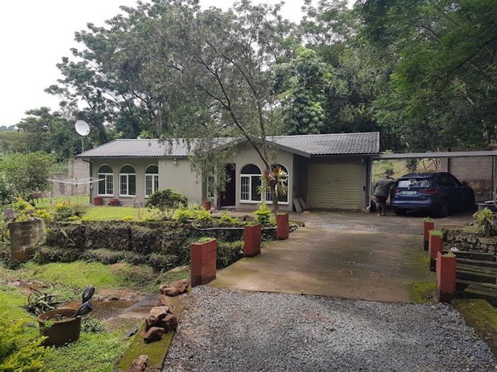 Northdene House For Sale: 3 beds, 2 baths, large garden, security features.