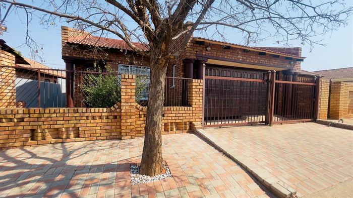 Danville House For Sale: 3 Bedrooms, double garage, rental potential with outside rooms.