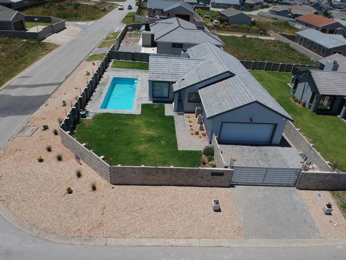 3 Bedroom House For Sale in Fountains Estate with pool, garage, and security features.