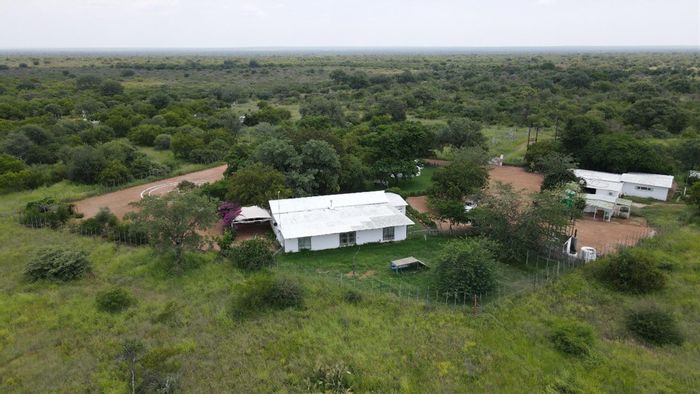 For Sale: 265ha farm in Lephalale Rural with game-fencing, boreholes, and accommodations.