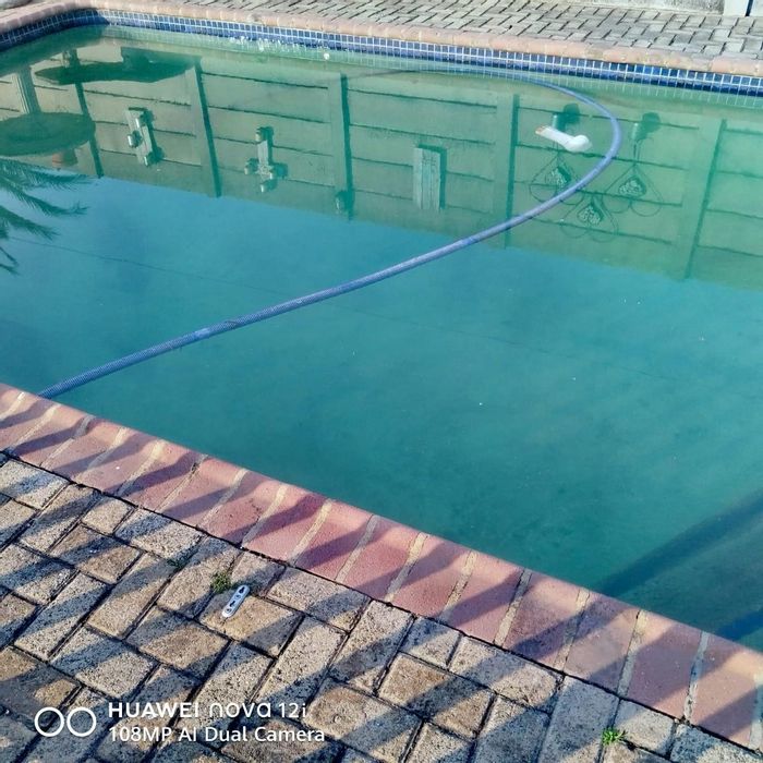 For Sale: House in Tasbet Park with 3 beds, 1-bed flat, large yard.