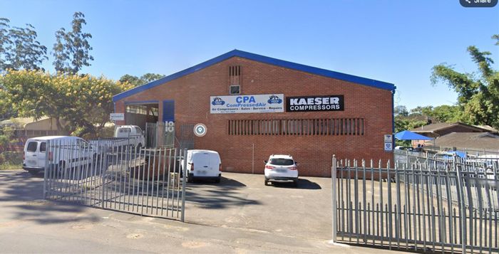 House in Pinetown North Industria To Rent: Versatile space with offices and storage.