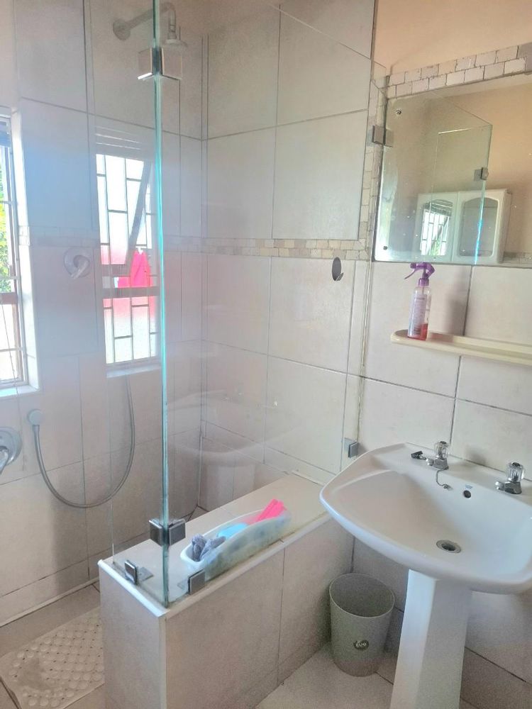 Main Bedroom Bathroom En-suire