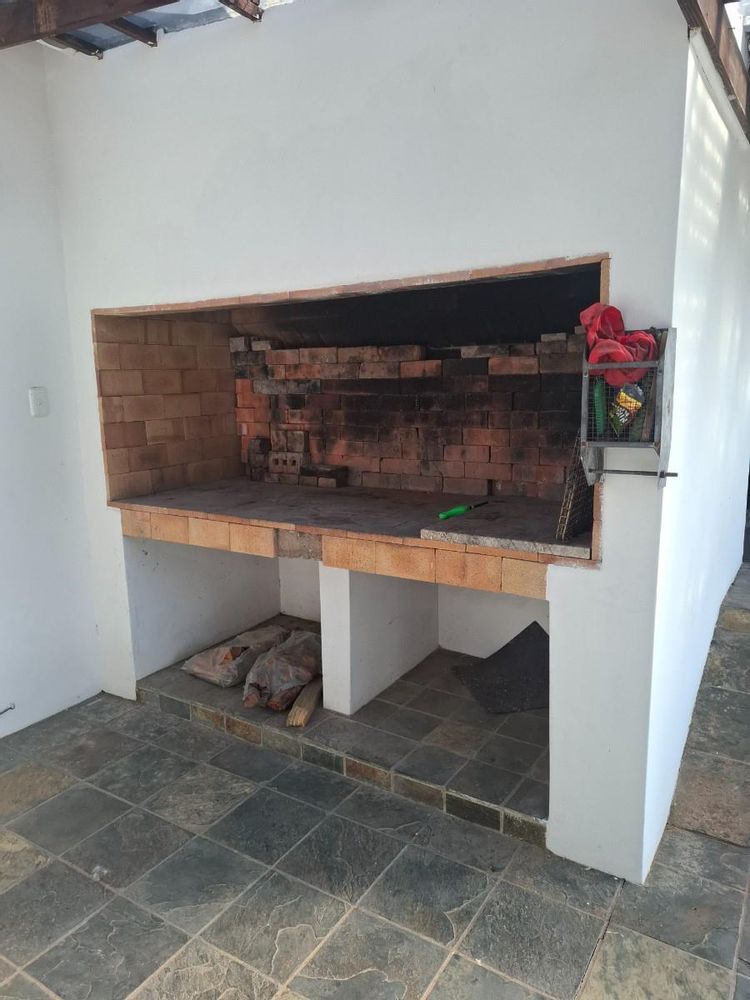 Buildt In Braai Area