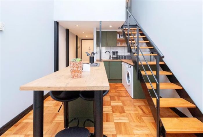 1-Bedroom Apartment To Rent in Cape Town City Centre with Pool and Gym Access.