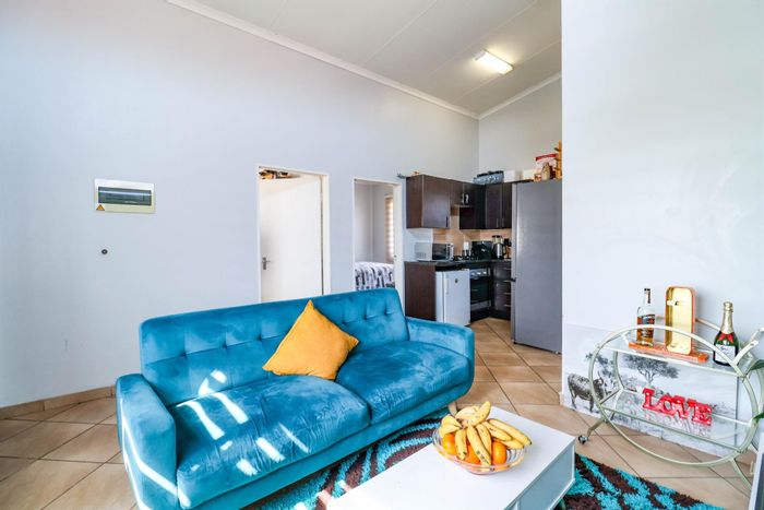 Noordwyk Apartment For Sale: 2 Bedrooms, 24-hour security, pet-friendly, fibre internet.