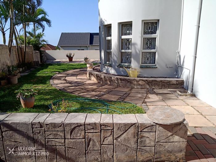 House For Sale in Genazzano: 5 bedrooms, pet-friendly, private top-floor unit.