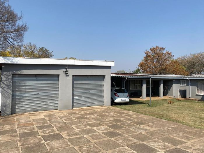 House for Sale in Pioneer Park: 4 bedrooms, flatlet, spacious backyard, double garage.