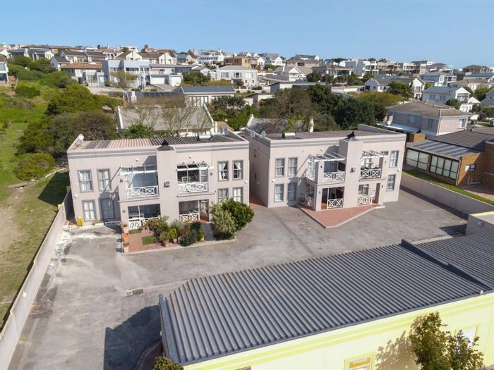 Myburgh Park Apartment For Sale: 2 Bedrooms, lagoon views, garage, near amenities.