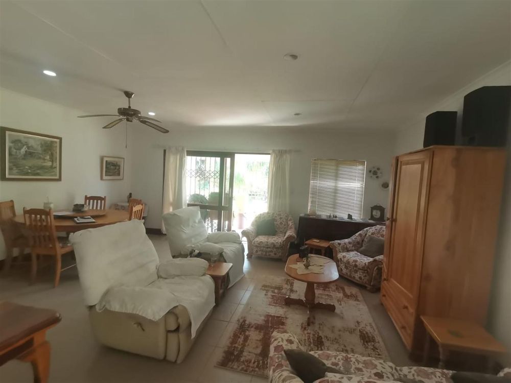 Open plan living/dining area