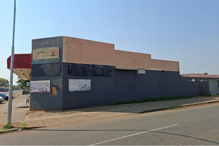 Retail property for sale in Verwoerdpark, tenant occupied, high foot traffic.