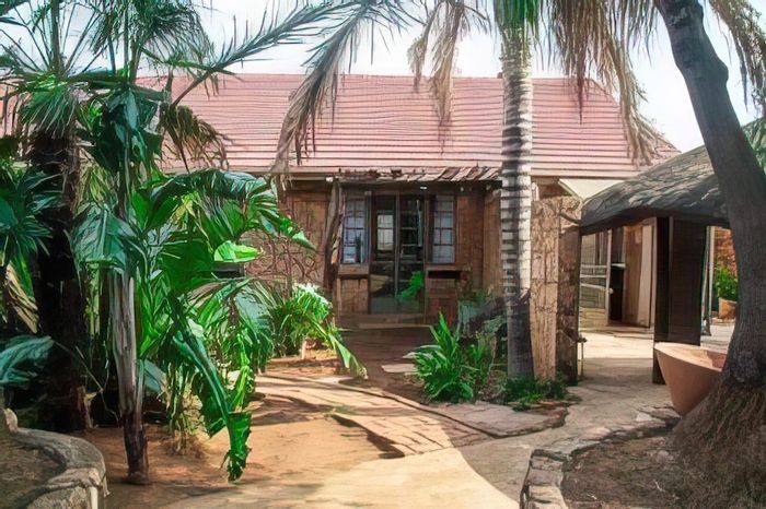 For Sale: House in Sunnyridge with 3 bedrooms, garage, lapa, and security features.