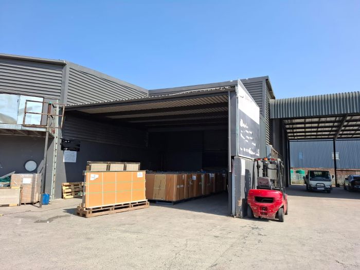 Commercial Warehouse to Rent in Umgeni Business Park: Secure, Accessible, Efficient Layout.