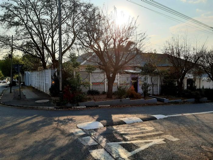 Spacious Melville house for sale: 4 beds, 4 baths, parking for 3 cars.