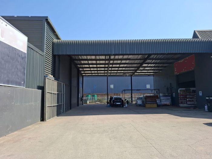 Commercial Warehouse To Rent in Umgeni Business Park - 800 m², Secure Access.