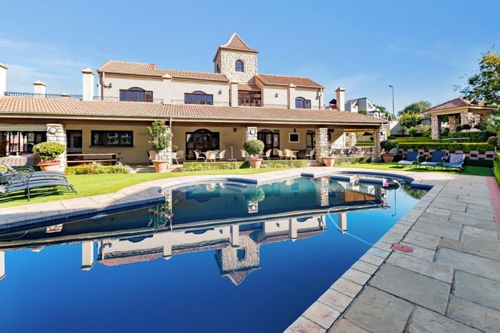 Lonehill Apartment For Sale: 2-bed, garden, loft, clubhouse, pools, 24/7 security.