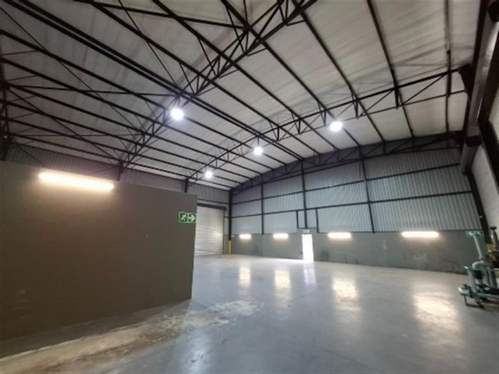 Industrial property in Knopjeslaagte AH with warehouse, offices, and solar power. For Sale.