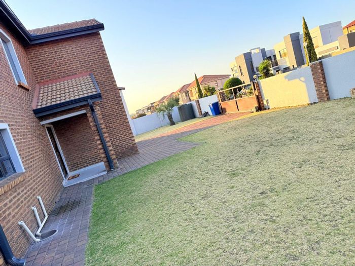 Reyno Ridge House For Sale: 4 Bedrooms, Gated Community, Enclosed Braai Area.