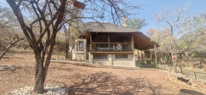 House for Sale in Leeupoort: 3 Bedrooms, Air-conditioning, Open-plan Kitchen, Braai Area.