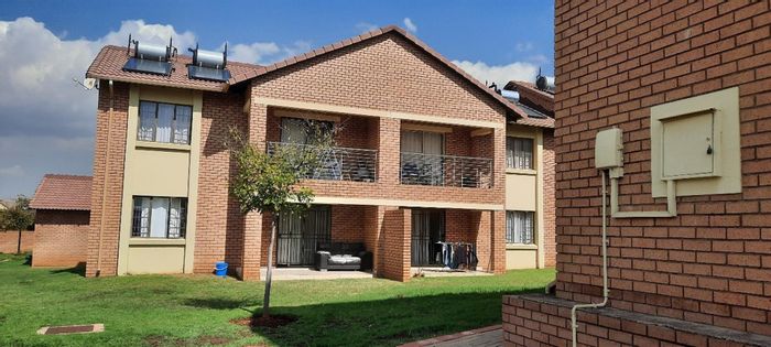 Sagewood Townhouse For Sale: 2 Bedrooms, garden, garage, 24-hour security, fibre.