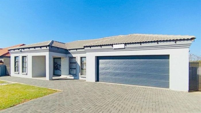 House For Sale in The Orchards: 3 beds, security, park access, pet-friendly.