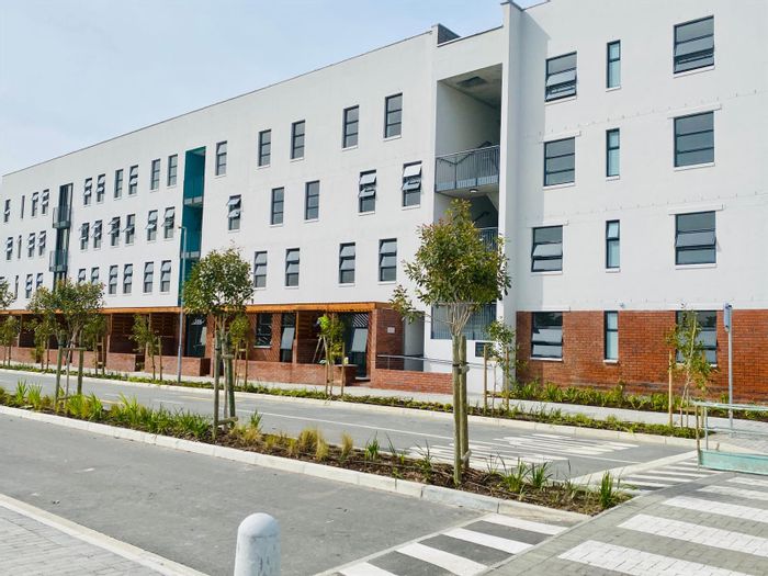 Thornton Apartment For Sale: 2 beds, private patio, high ROI, great amenities.