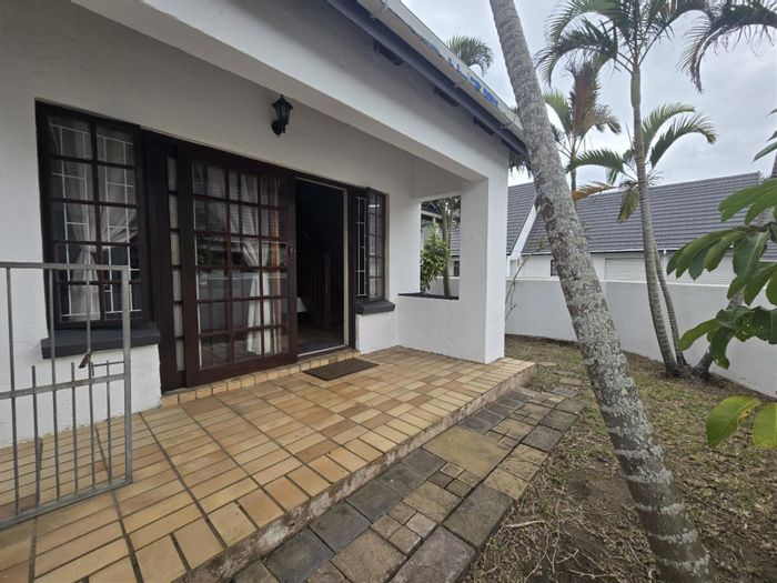 Townhouse To Rent in Meer En See: Air-conditioned, loft space, furnished, secure parking.