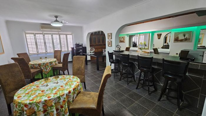 12-Bedroom House in Hayfields For Sale: Income Potential, Cottage, Secure Parking.