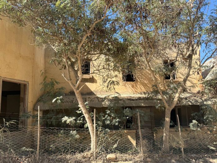 Historic house in Van Wyksdorp for sale, large land, water rights included.