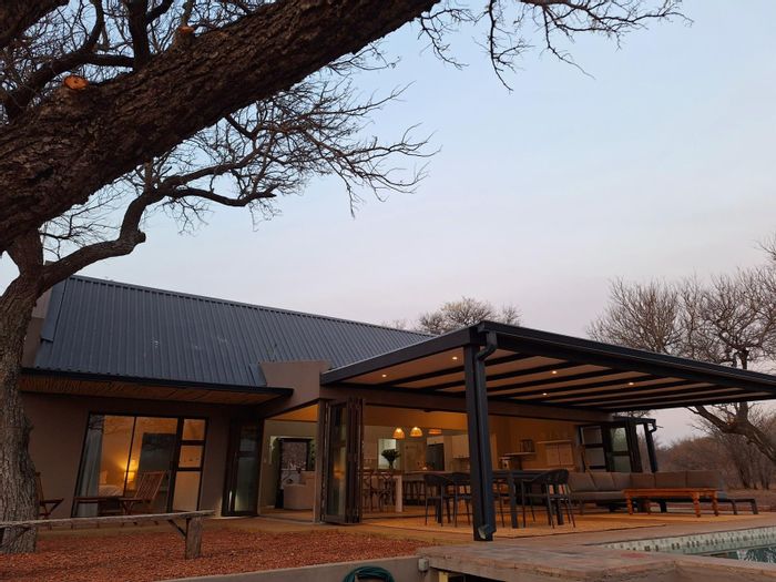 House To Rent in Leadwood Big Game Estate: 2 bedrooms, outdoor showers, secure living.