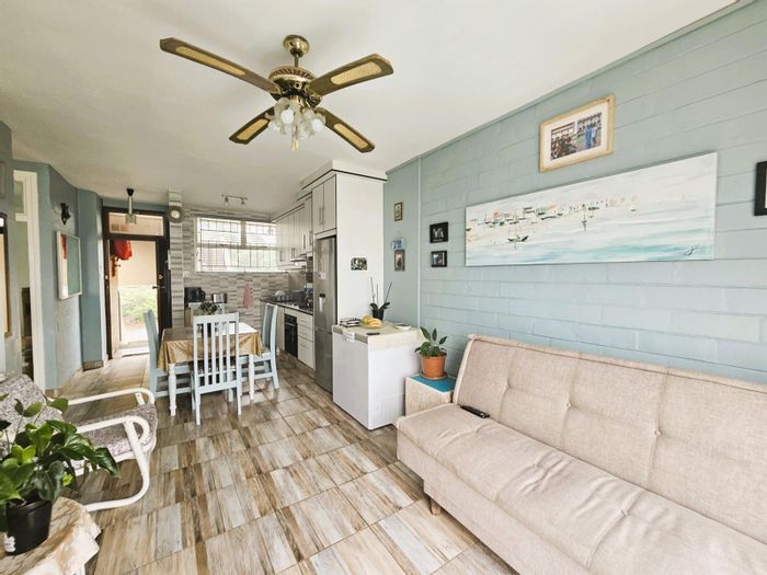 Ballito Central Apartment For Sale: 2 Bedrooms, Sea Views, Pool, Security, 2 Garages.