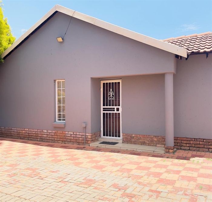 Chantelle House For Sale: 3 bedrooms, gated community, secure parking, fibre internet.
