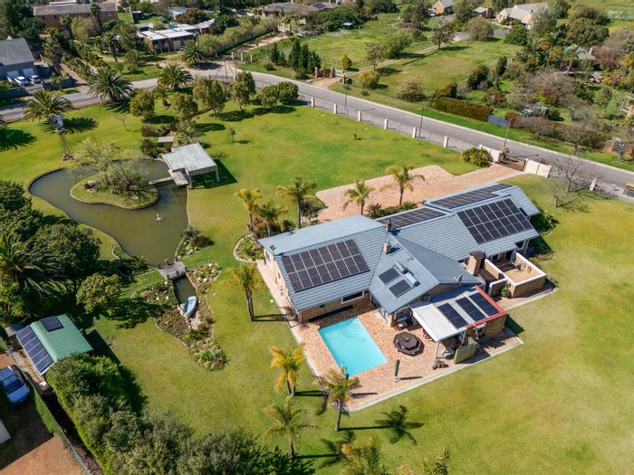 Vierlanden Small Holding For Sale: Off-grid living, pool, spacious gardens, and security features.