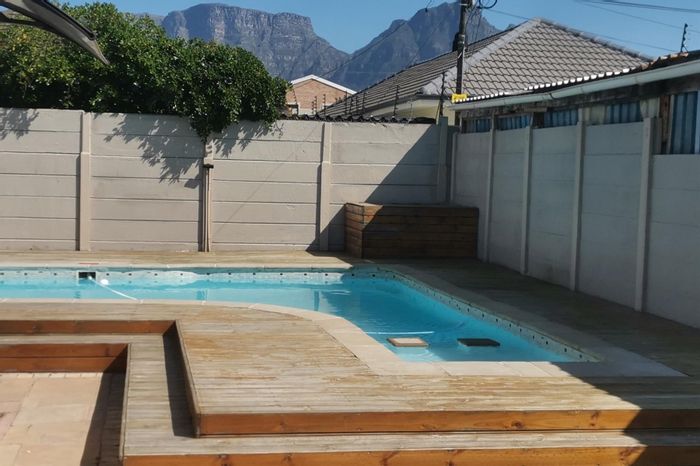 Rondebosch East House For Sale: Pool, security features, and investment potential.