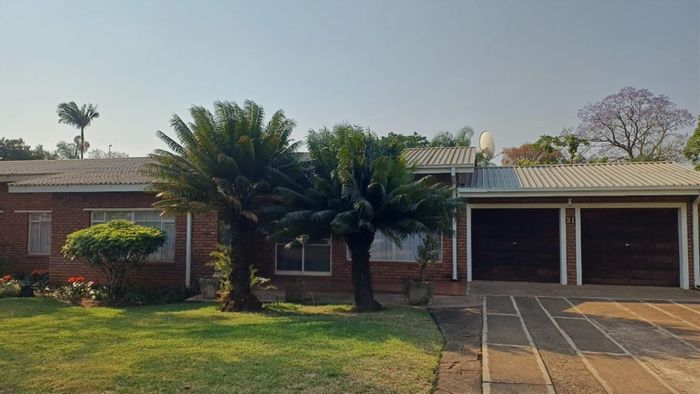 For Sale: 4-Bedroom House with Bachelor Flat in Louis Trichardt Central.