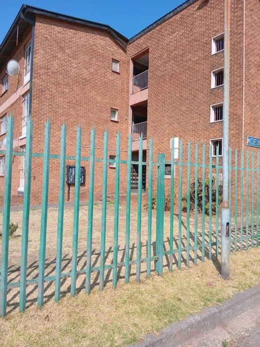 Crown Gardens Apartment For Sale: 2 bedrooms, pet-friendly, near schools and transport.