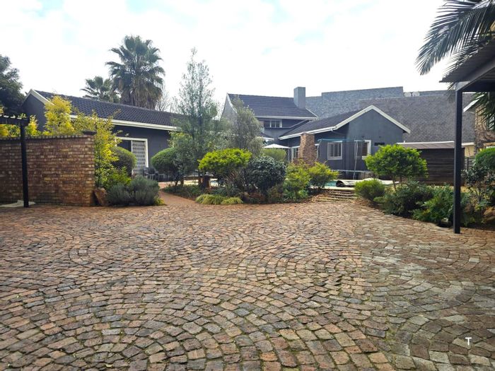 For Sale: Glen Marais House with dual living options, pool, and borehole.