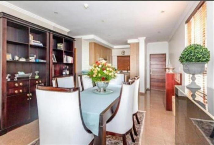 For Sale: 2-Bed, 2-Bath Apartment with 2 Lounges in Bedfordview Central.