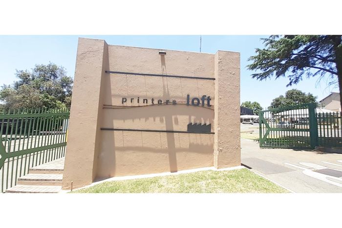 Helderkruin Townhouse For Sale: 3 Bedrooms, BBQ Pit, 24/7 Security, Covered Parking