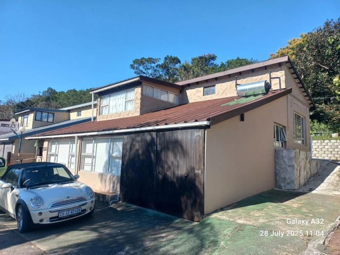 House for Sale in Ifafa Marine: 3 bedrooms, communal pool, 24-hour security.